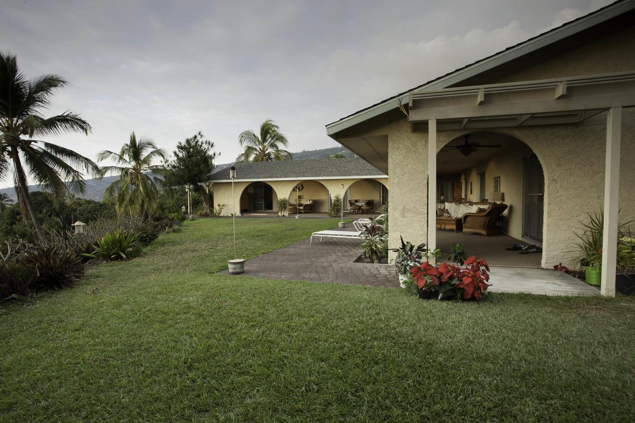 Kona Bayview Inn Captain Cook Exterior photo